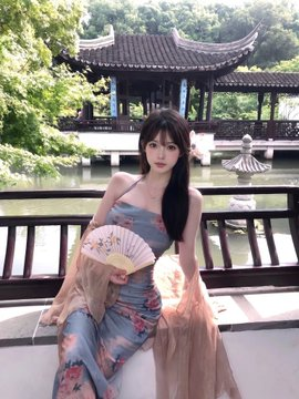 Acenmih1b's tweet photo. 闺蜜说我这身像古代青楼里的花魁，气死我了！明明是误入凡间的仙女好不好？大家评评理，哪有花魁穿这种丝袜的？ https://t.co/hXBGe3Cox9