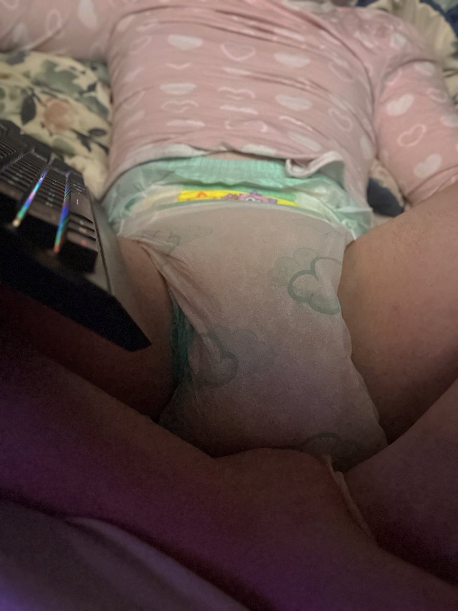 Lil_Sibella's tweet photo. No im not pausing my game so you can change me! If I leak then I leak 😤 https://t.co/CX8M6EUN4t