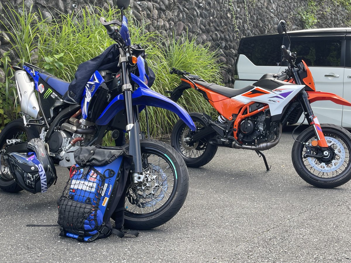 _mayu_P_'s tweet photo. 390SMCR納車されたってことでモタードツーリング。平日の奥多摩周遊は朝なら全然交通量なくて最高😃 https://t.co/FwguPtwOwt