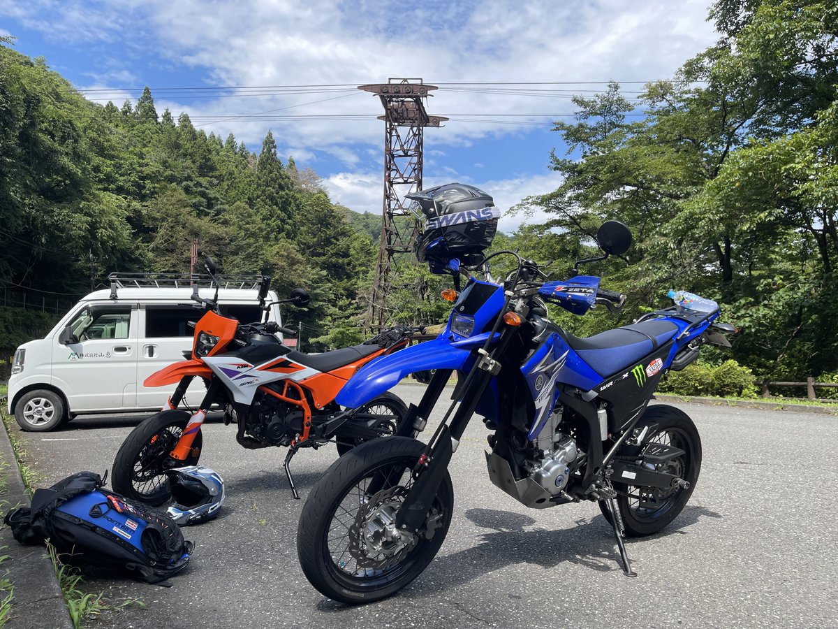 _mayu_P_'s tweet photo. 390SMCR納車されたってことでモタードツーリング。平日の奥多摩周遊は朝なら全然交通量なくて最高😃 https://t.co/FwguPtwOwt