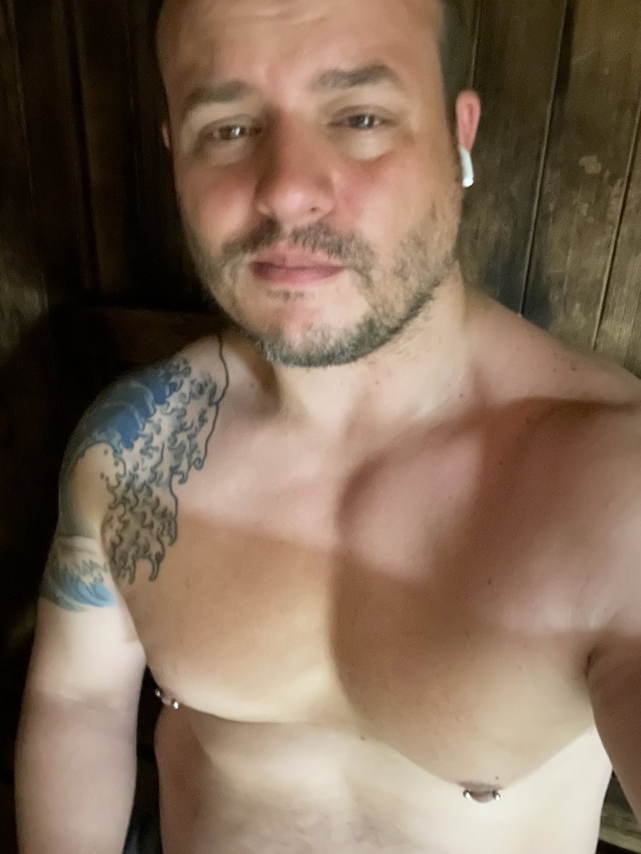 EricLut78636874's tweet photo. @Arkticpuppy Let’s meet in the sauna https://t.co/bFfZdr5F8G