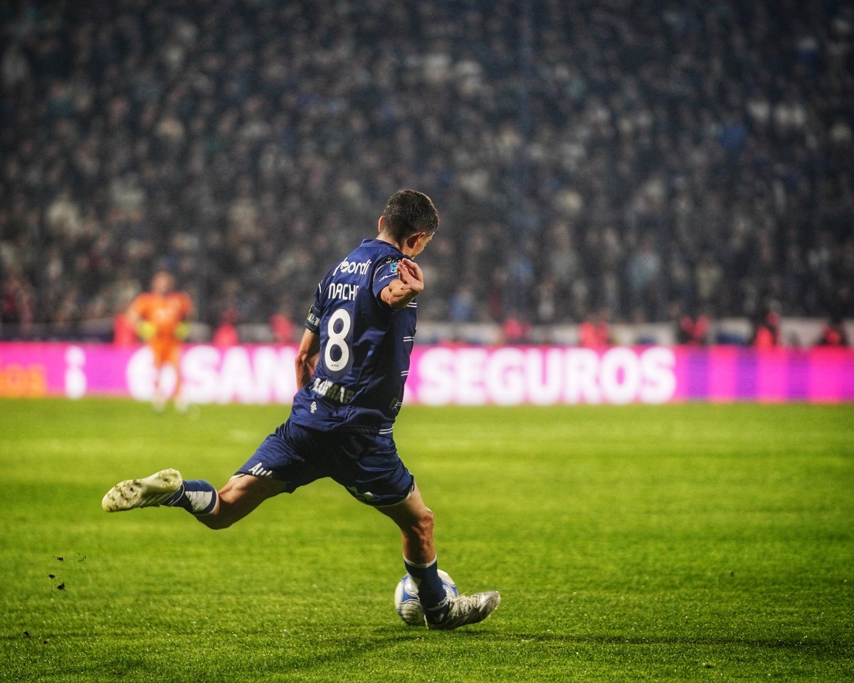 BarbettiJulian's tweet photo. #CGE #GELP Partidazo de Gimnasia, ganó bien de principio a fin. Híper concentrado, sin rendimientos bajos y con un Nacho Fernández que no solo es el cerebro sino también el corazón del equipo. Destacado regreso de Merlo, con Steimbach - BS el pata solucionó el tándem derecho. https://t.co/XxBPa8DOuD