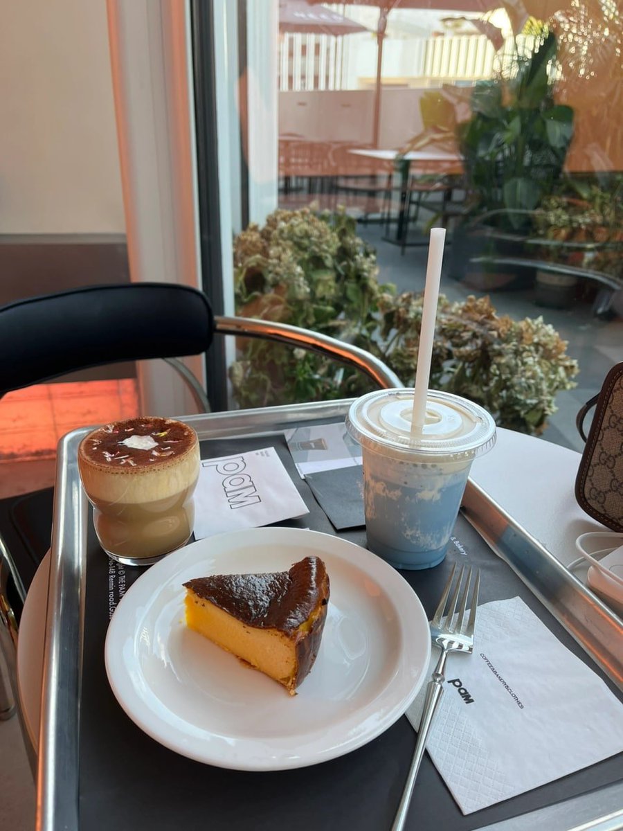 singh_aditya205's tweet photo. #afternoontea

I was taking a break at noon, so I ordered a cake at a coffee shop in the city center and took a rest. I wasn't too tired today, but I felt like I was suffocating inside, so I went out. https://t.co/kmTdis6PoC