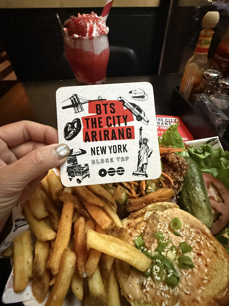 CYPHERS_DDAENG3's tweet photo. yummy delicious dinner at Black Tap Craft Burgers & Beer for BTS  THE CITY ARIRANG menu. Free ARIRANG saucer?  🍔🍨🍓

“ OUR LOVE SONG COMBO” 
$38 

K-TOWN CHICKEN SANDWICH
crispy chicken, honey soy garlic glaze, korean pickled cucumber, scallion, sesame, kimchi spice, kimchi aioli, served with fries

STRAWBERRY CHEESECAKE CLASSIC SHAKE

📍: 45 W 35th St, New York, NY 10001, United States

#BTS_THECITY_ARIRANG #BTS_THECITY_ARIRANG_NEWYORK #WELCOMEPARTY