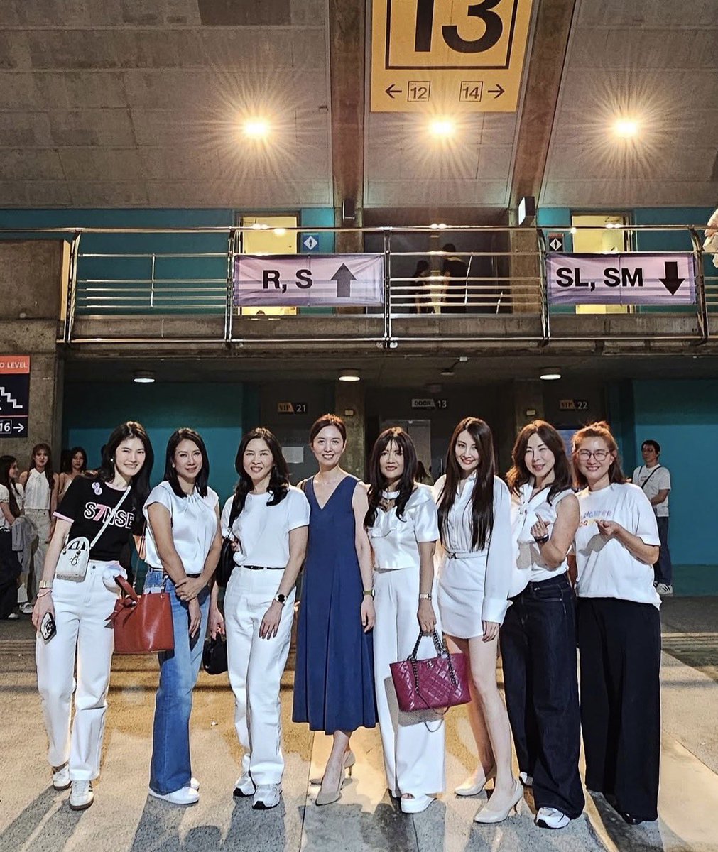 MalDieve99's tweet photo. แก๊งแม่แม่บัสแฟมสวยระเบิด นึกว่าเกิลกรุ๊ป ฮือออออออ 🥹💘 https://t.co/giGtjHVYNr