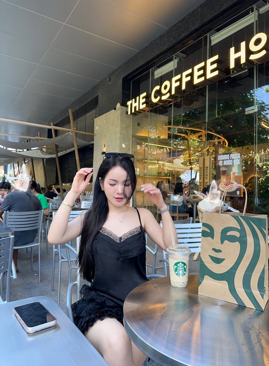 scottfoomusic's tweet photo. Cafe sáng gì chưa. E mời một ly
Rồi Lát đi về thưa ba má nhé https://t.co/RRb5h7Tk1k