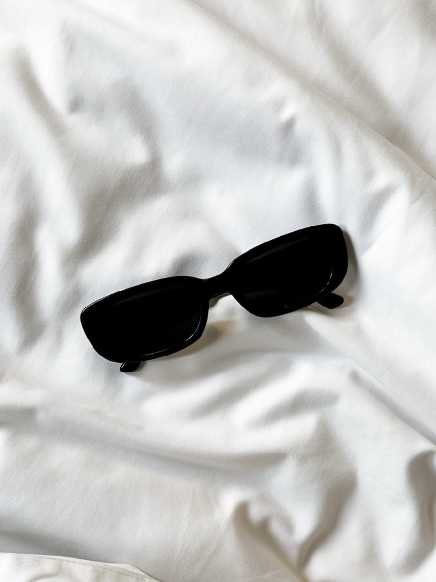 aprilcloud276's tweet photo. Just coffee and sunglasses￼😎✨. https://t.co/ZyQez26M4t