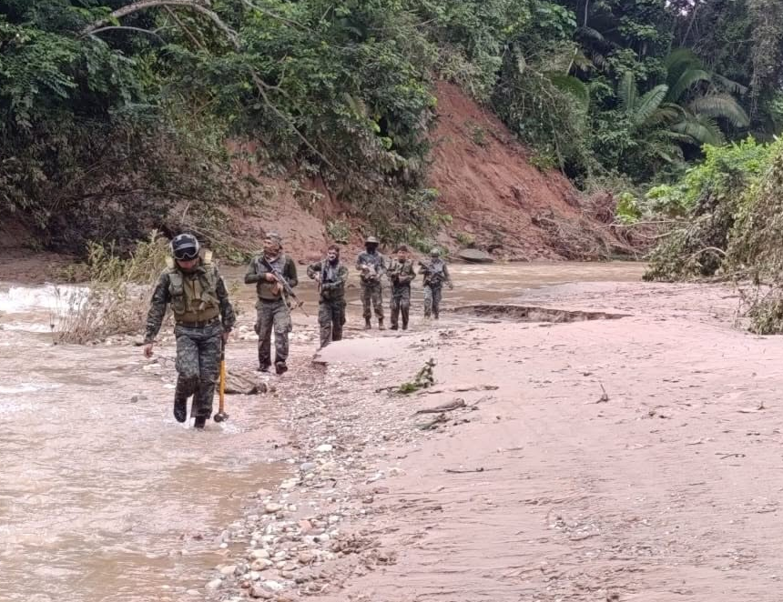 agendapais2014's tweet photo. @MindefPeru VRAEM: Fuerzas del Orden abaten a mando terrorista en enfrentamiento armado #TerrorismoPeru, #SeguridadNacional, #EnfrentamientoVRAEM, #AbatenATerrorista, #FuerzasDelOrden, #EjercitoDelPeru, #DIRCOTE, #CIOEC,
https://t.co/C1SwPeqNGa https://t.co/jHC7LTZgdr