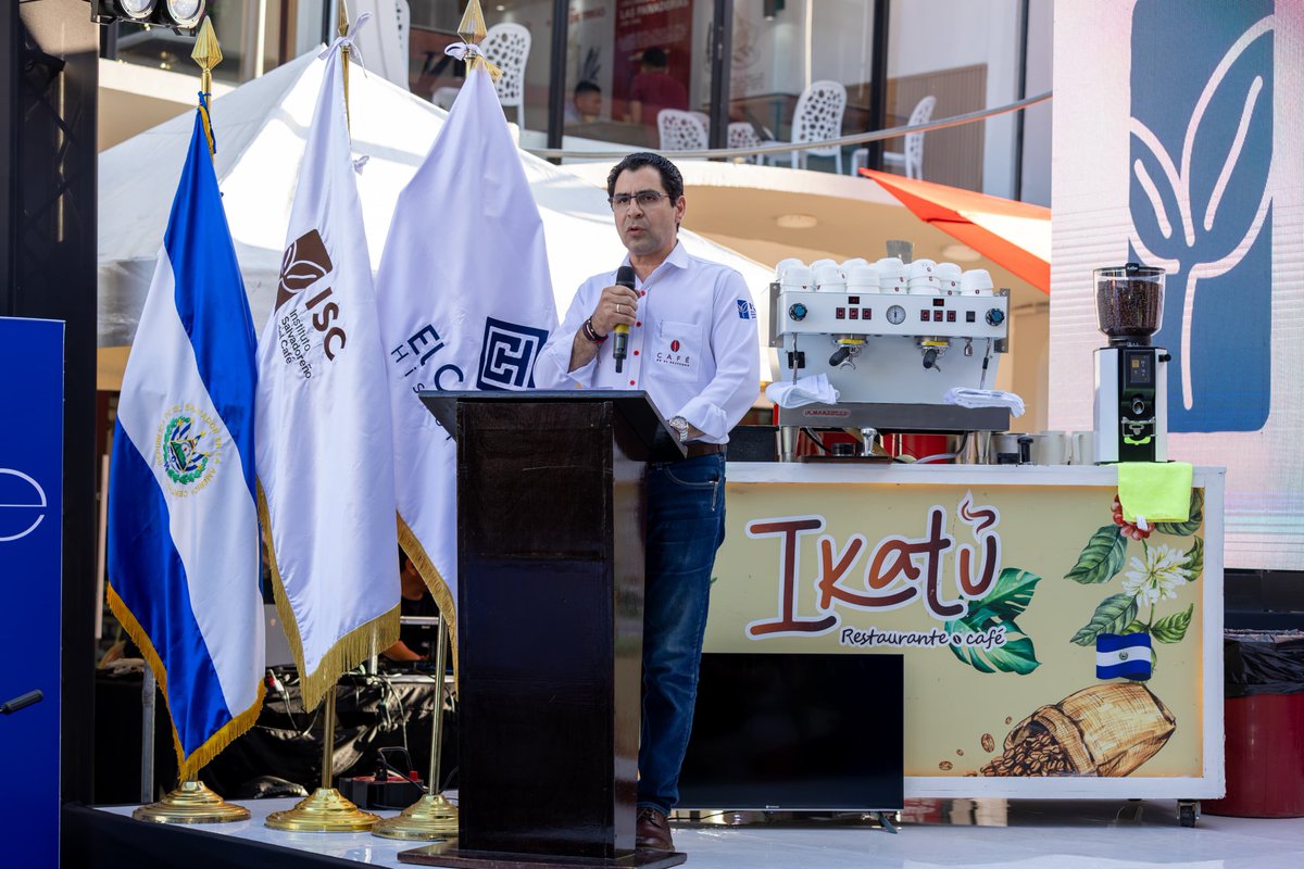 ISCafe_SV's tweet photo. Hoy se realiza la competencia del Latte Art Throwdown 2026. ☕🔥 

Los mejores baristas del país ya están listos en la mesa. Mirá este hilo para ver lo mejor del arte en la taza y la destreza de los participantes. 🇸🇻👇

#LatteArtThrowdown #BarismoSV #CaféDeElSalvador https://t.co/RLRILTdSlo