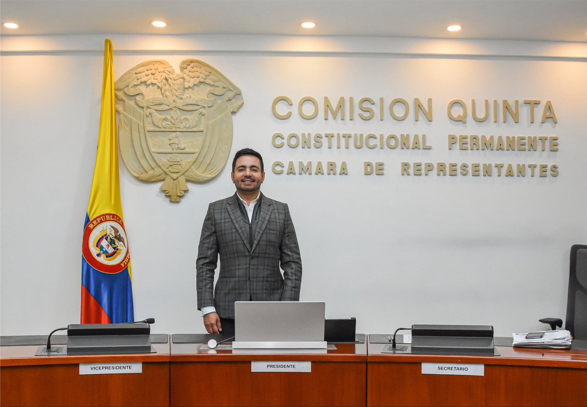 JRobertoSalazar's tweet photo. Asumimos con enorme gratitud y responsabilidad la Presidencia de la Comisión Quinta de la Cámara de Representantes.

Gracias a los integrantes de la Comisión por su confianza, al Partido Conservador, a las diferentes bancadas y a nuestro equipo de trabajo por su respaldo. https://t.co/agEaNEGvow