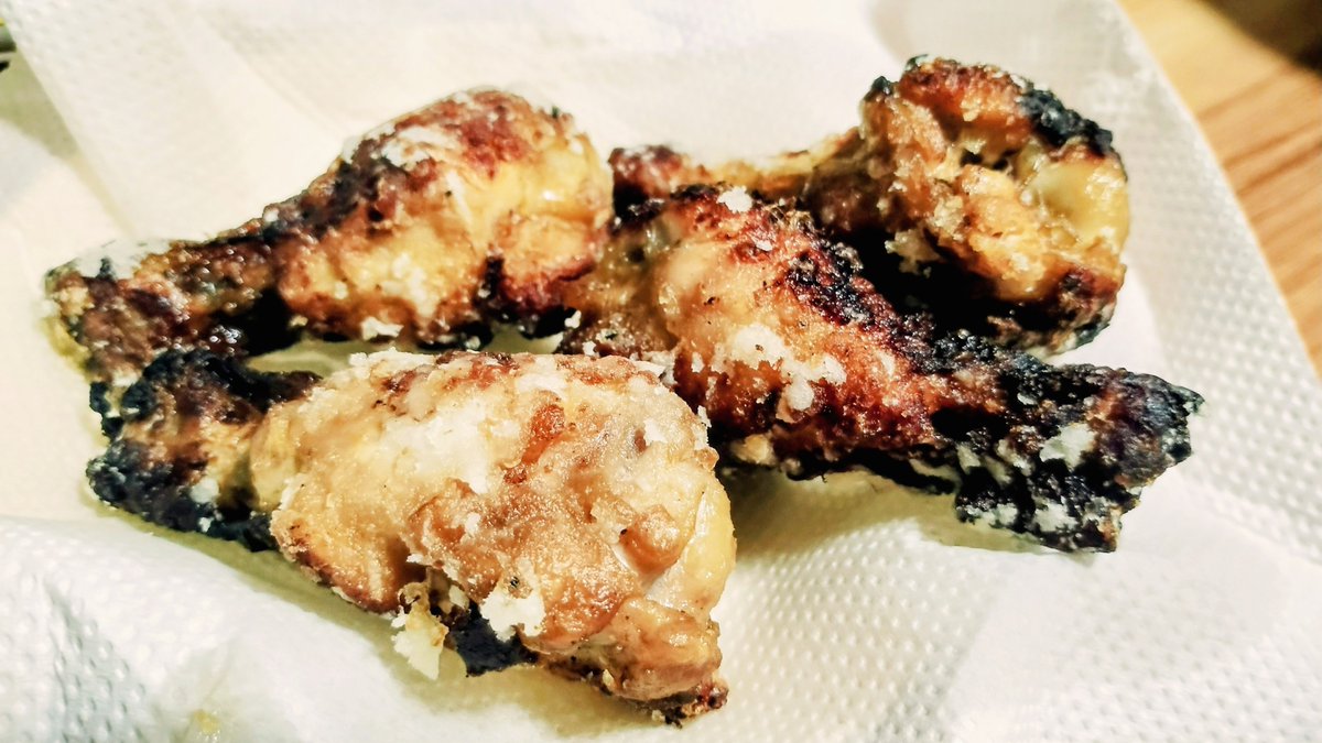 007SEKAI's tweet photo. 昨日の夜ご飯🍚
❃サラダ
❃手羽元と大根のさっぱり煮
❃手羽元の唐揚げ
❃インスタント味噌汁
（豆腐と油揚げ入り）
ｺﾞﾁｿ━(人>▽<｡)━ｻﾏｯ
#夜ご飯　#晩ご飯　#料理　#サラダ
#手羽元　#鶏肉　#唐揚げ　#から揚げ　
#からあげ　#さっぱり煮 https://t.co/jrEDK58tc4