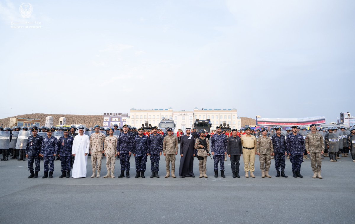 Nf700012's tweet photo. شهد سمو الشيخ نهيان بن زايد آل نهيان، رئيس مؤسسة زايد الخير، حفل تخريج منتسبي برنامج الخدمة الوطنية الملتحقين بوزارة الداخلية.

وتضمنت مراسم التخريج عروضاً عسكرية عكست المستوى المتقدم الذي وصل إليه المجندون، وأظهرت ما اكتسبوه من مهارات ميدانية وقدرات بدنية وانضباط عسكري، إلى جانب جاهزيتهم لتنفيذ مختلف المهام والواجبات بكفاءة واحترافية، كما شمل التخريج عروضاً وفرضيات أمنية متنوعة.

#وزارة_الدفاع 
#وزارة_الدفاع_الإماراتية
#MOD
#UAEMinistryOfDefence 
@modgovae