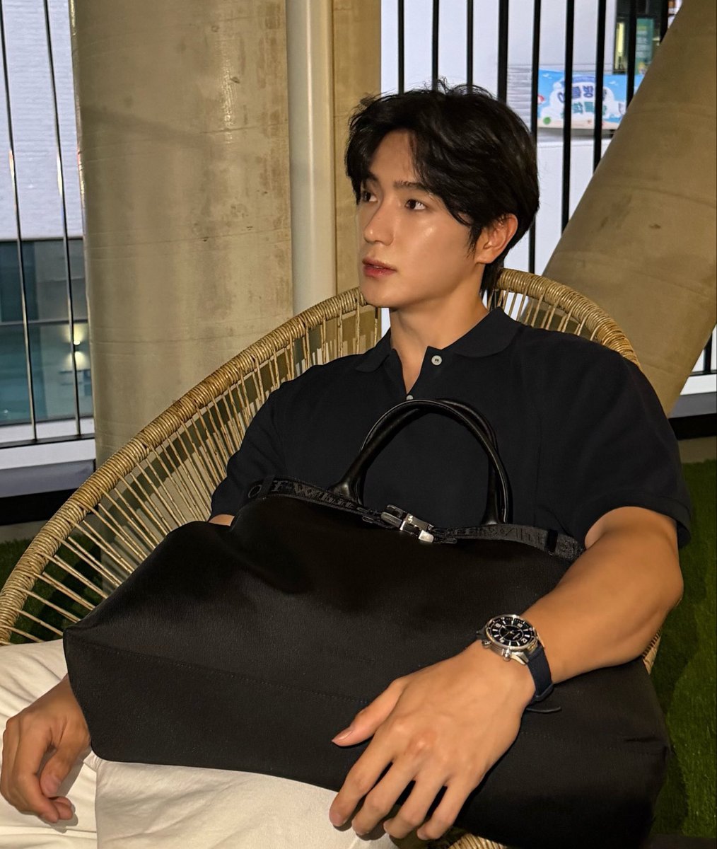 hyunjaesprite's tweet photo. girls will cry and girls will lie and girls will lose their goddamn minds for you https://t.co/8jnotUfyUe