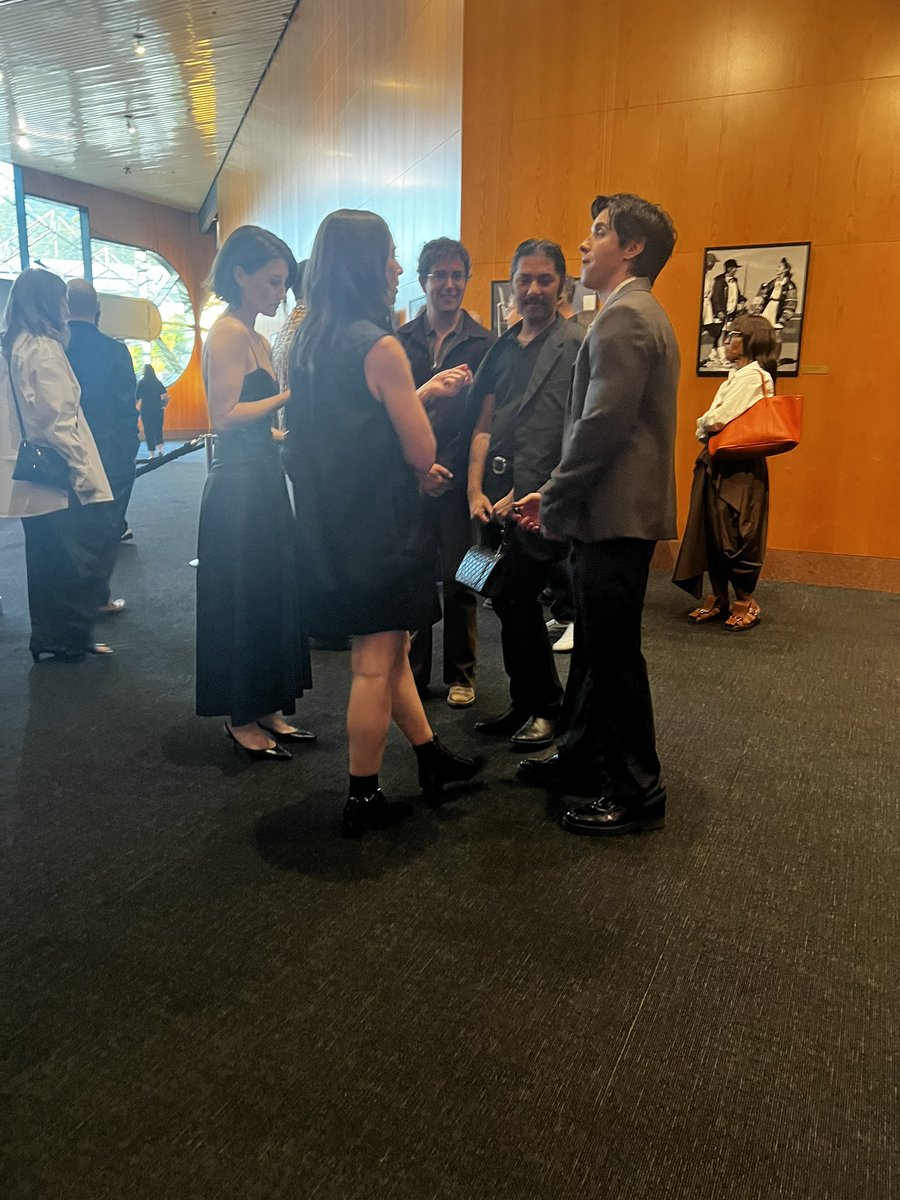 showgirlscully's tweet photo. HACK FAMILY STANDING RIGHT NEXT TO ME https://t.co/EXwt5g73ez