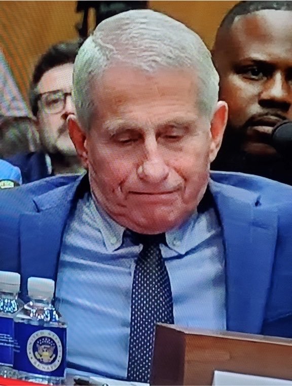 Travis_L_Bloom's tweet photo. Me after my boss sends me my Twitter profile saying, "This you?" https://t.co/Dn7RyQMuHF