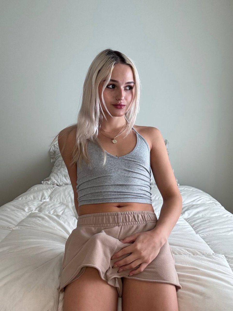 tsgraciie's tweet photo. Would you mind if I was packing more than you? https://t.co/AmiEyItItH