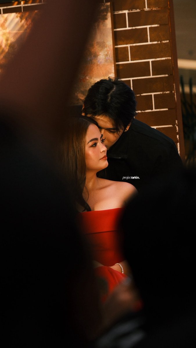 projectarkin's tweet photo. gaano ka close????? 😭 https://t.co/6RQlHNhFbd