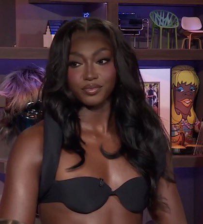 svmrissas's tweet photo. WHAT WAS SAID ABOUT ANIYA'S FACE CARD ?! live tv do not play w my girl. #AniyaxWWHL https://t.co/vxnqOSHm5M