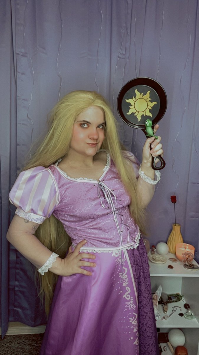 jennietwalker's tweet photo. How I’ll be pulling up to the live action tangled movie in 2028 #Tangled #Rapunzel #TangledLiveAction #cosplay https://t.co/etExORyb9d