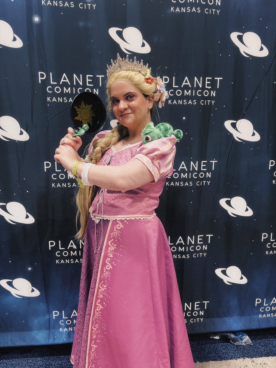 jennietwalker's tweet photo. How I’ll be pulling up to the live action tangled movie in 2028 #Tangled #Rapunzel #TangledLiveAction #cosplay https://t.co/etExORyb9d