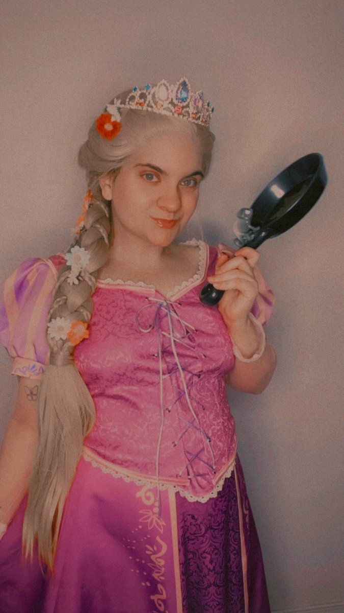 jennietwalker's tweet photo. How I’ll be pulling up to the live action tangled movie in 2028 #Tangled #Rapunzel #TangledLiveAction #cosplay https://t.co/etExORyb9d