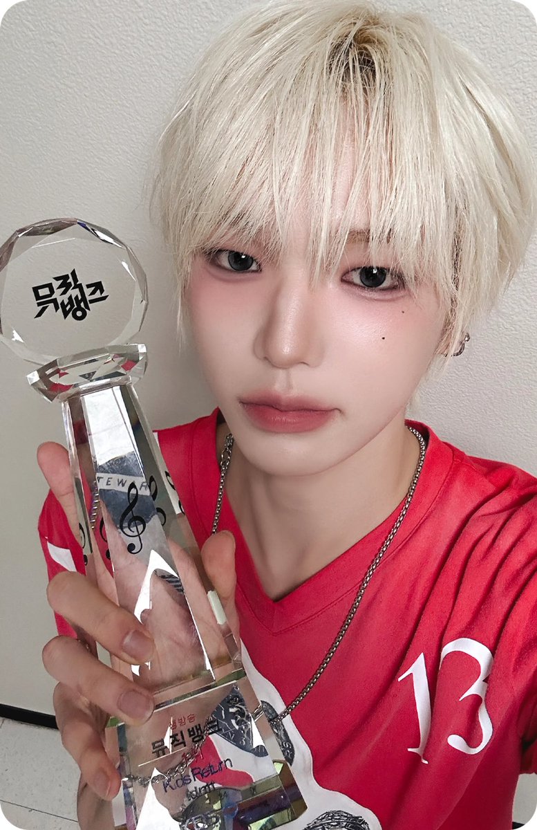 LJYzip's tweet photo. objekt : kids return 2nd win

summer26
221

#LeeJaeYoung #이재영 #idntt #아이덴티티 https://t.co/xk16jEHmoZ