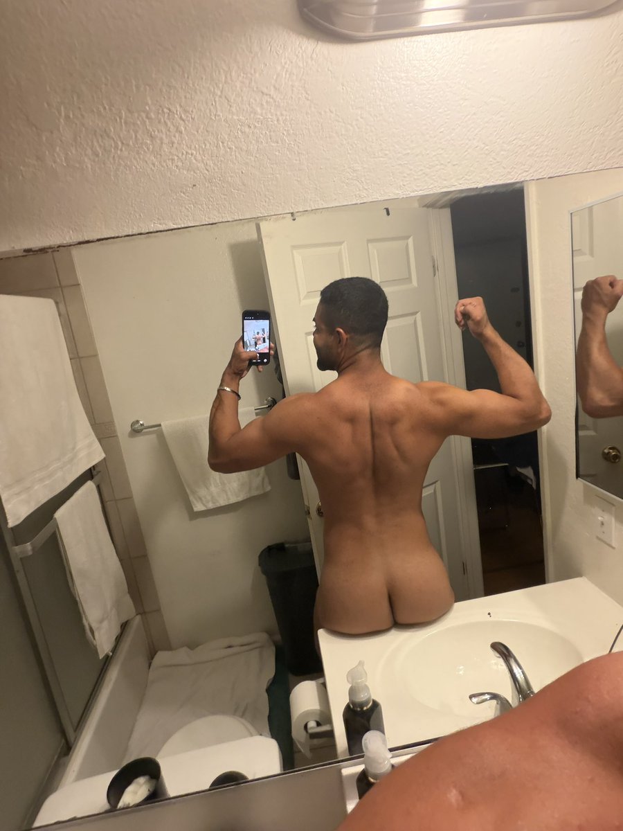 Juliod7p5's tweet photo. @rambunctiousgus Fuck me daddy https://t.co/aLMd5HNb2v
