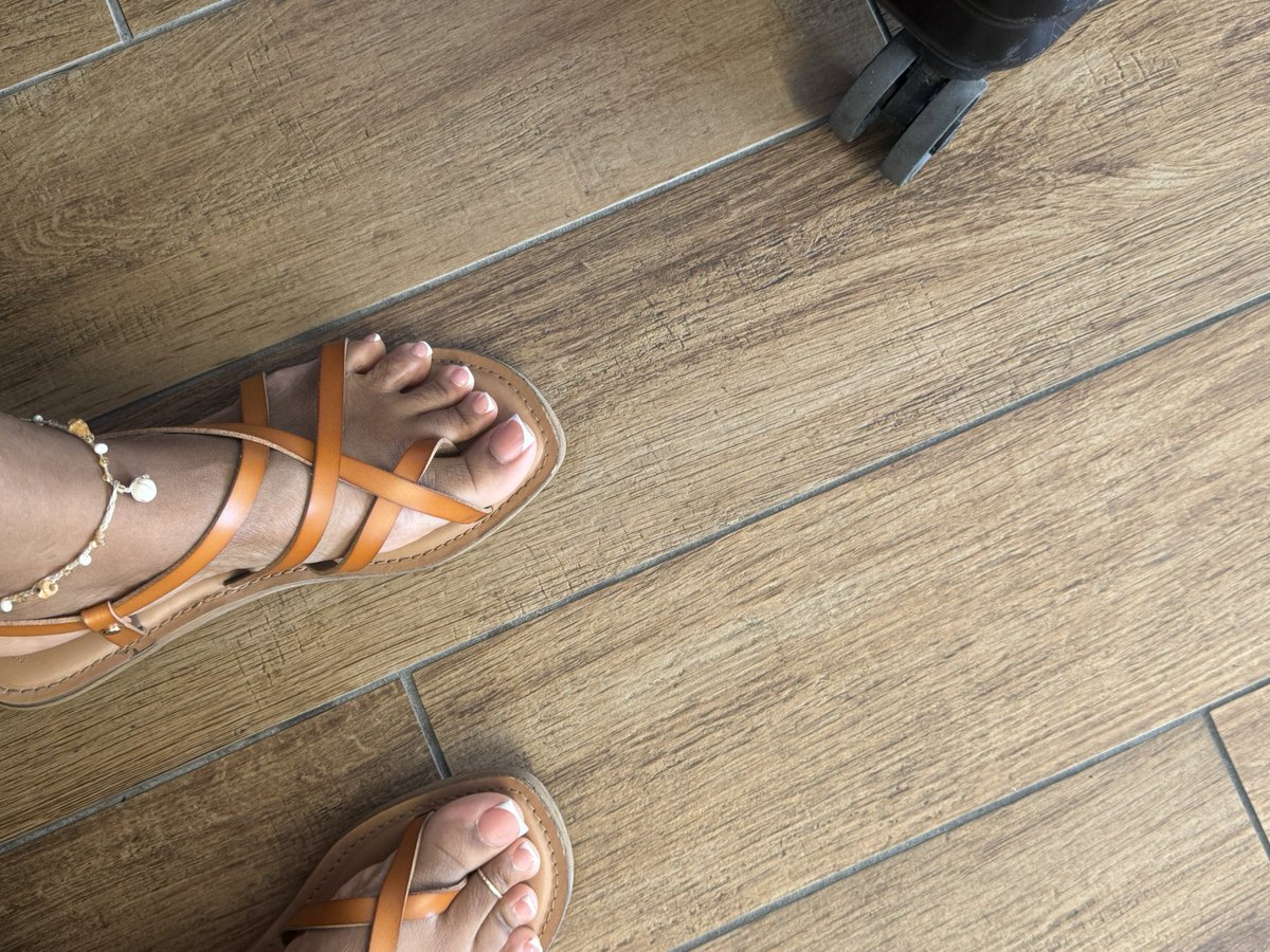 thekcut_'s tweet photo. Today was a rough day but at least my feet are pretty https://t.co/AyLUhEqXRI