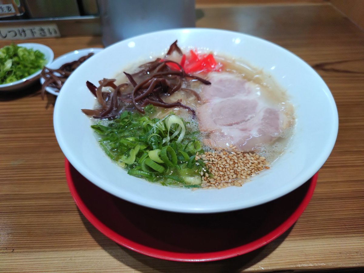 noahsark244's tweet photo. 今年の7月、まさかの二郎系ラーメン0杯。ただ、ラーメンはインスタント含めかなり食べてるけどね。
#町田商店 
#三宮ラーメン https://t.co/QxKOLyFE71