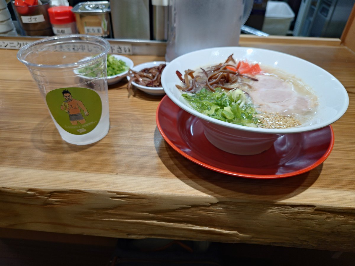 noahsark244's tweet photo. 今年の7月、まさかの二郎系ラーメン0杯。ただ、ラーメンはインスタント含めかなり食べてるけどね。
#町田商店 
#三宮ラーメン https://t.co/QxKOLyFE71