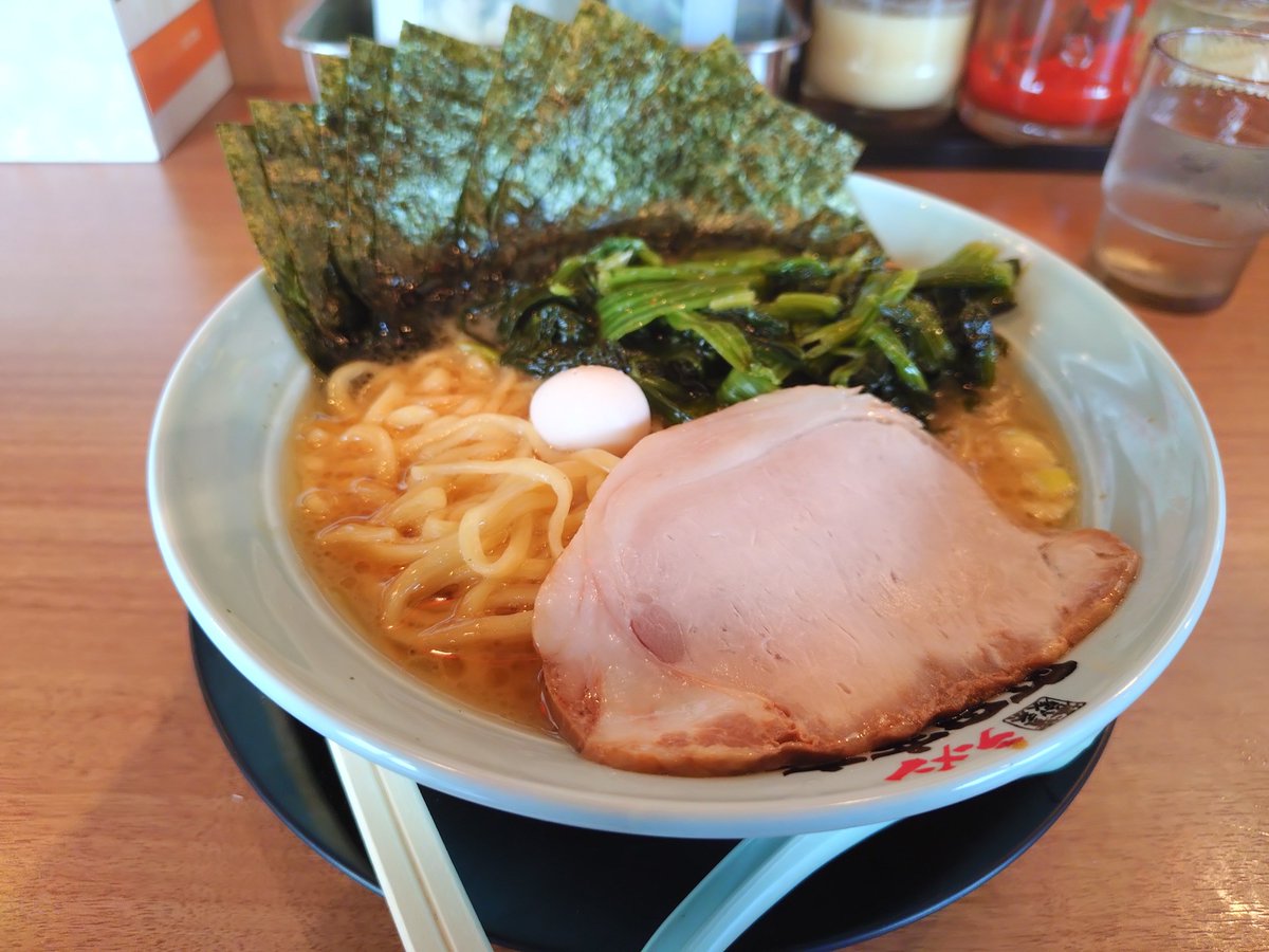 noahsark244's tweet photo. 今年の7月、まさかの二郎系ラーメン0杯。ただ、ラーメンはインスタント含めかなり食べてるけどね。
#町田商店 
#三宮ラーメン https://t.co/QxKOLyFE71
