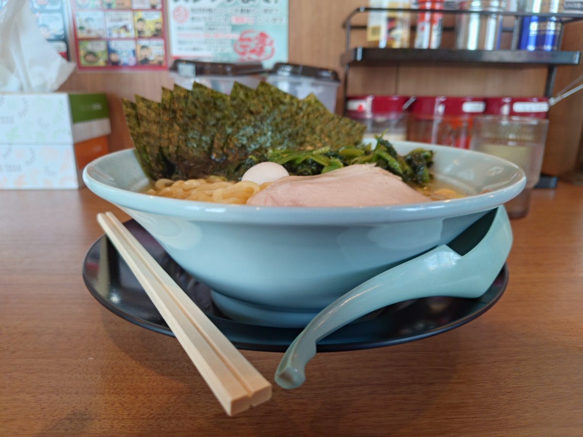 noahsark244's tweet photo. 今年の7月、まさかの二郎系ラーメン0杯。ただ、ラーメンはインスタント含めかなり食べてるけどね。
#町田商店 
#三宮ラーメン https://t.co/QxKOLyFE71