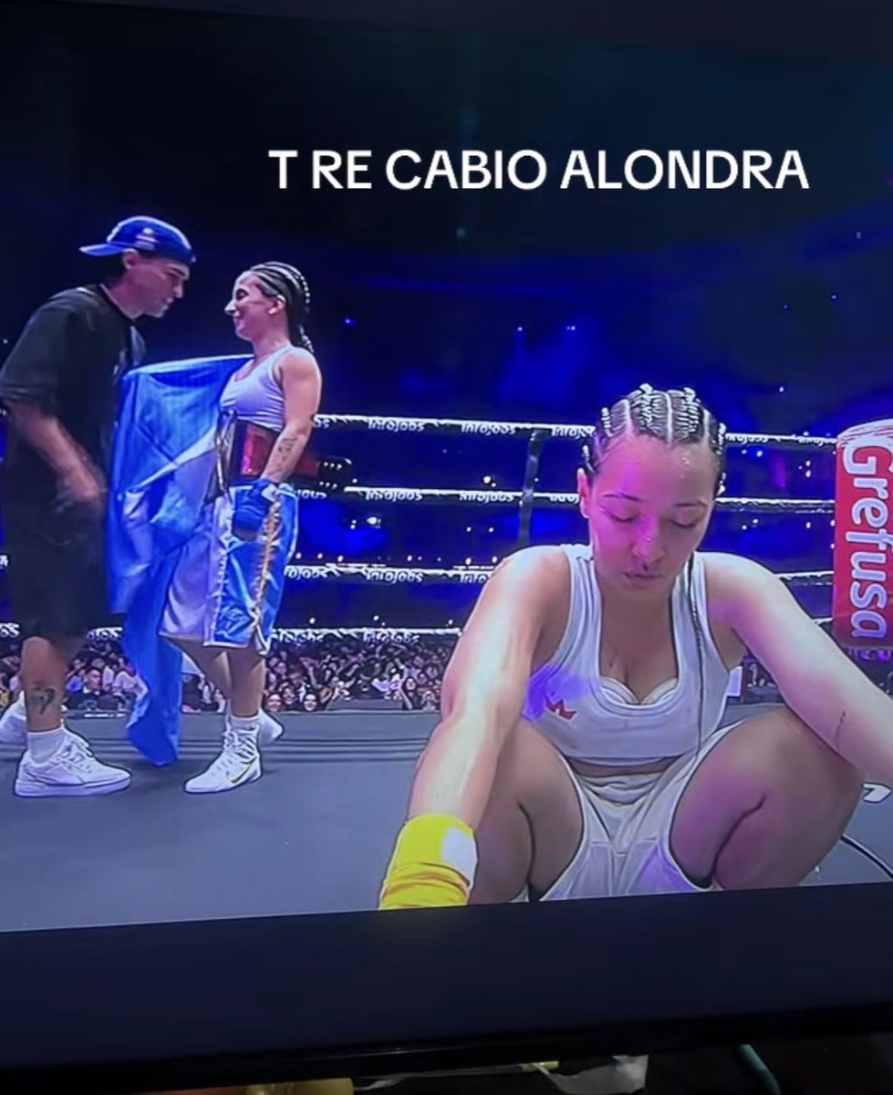 user777777u's tweet photo. @cryingxrobbins @theneighborhox @meliiivelasco @spacyangie y chile pobre ni un puesto tiene jaja y ardidas por? si la que quedo asi fue una que conoces vos jaja , besito machistas https://t.co/A52Rjw1qqX