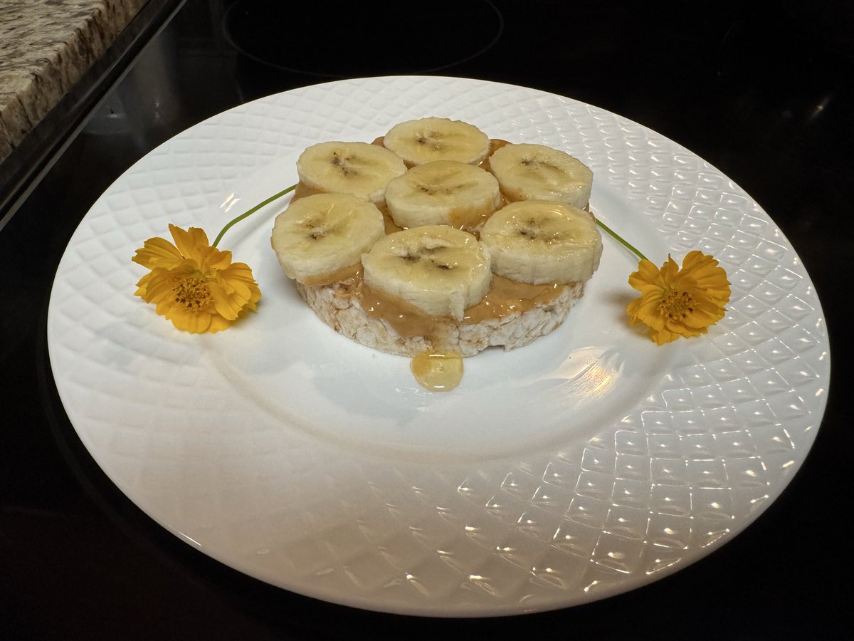 phosphorwulf's tweet photo. -Rice Cake (Apple Cinnamon)
-Almond Butter
-Banana (Sliced)
-Honey https://t.co/FqHI61pev3