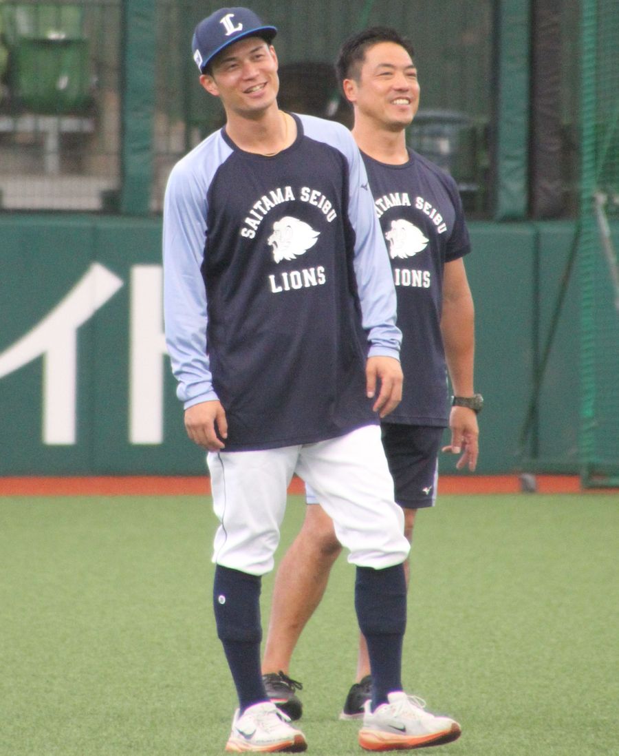 nishispo_lions's tweet photo. 「優勝したい。貢献したい」

巨人から2年ぶり復帰の若林楽人選手、入団会見→即全体練習合流で汗

▼記事はこちらから▼ #seibulions
https://t.co/FD9F85Bp3k https://t.co/p0WL1joRPP