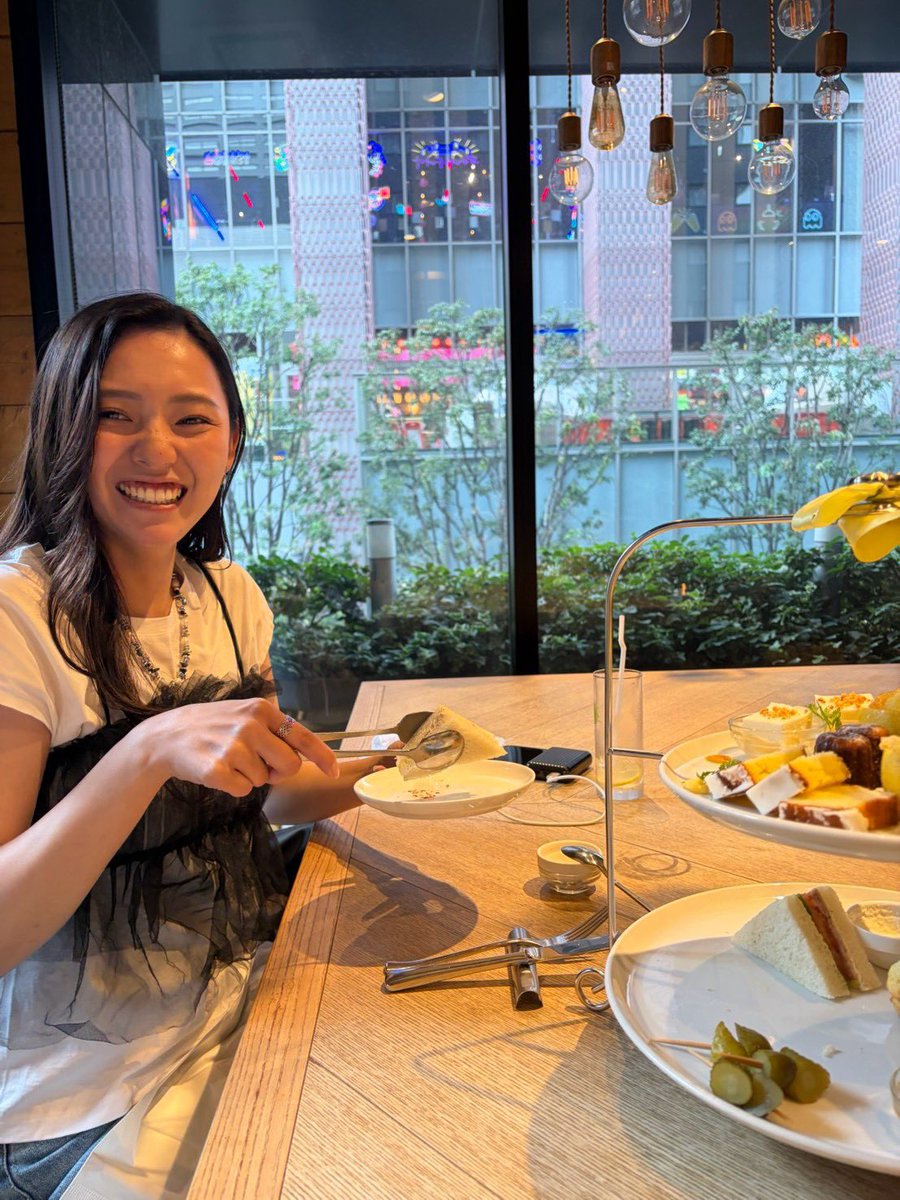 arirn_11's tweet photo. おはよん☀︎
浮かれて選んでるとこ撮られて
���ずかしそうに笑う新井のせとく🥪💛
最近暑い暑い言ってるけどさ
それも楽し���で行きたいな
ってポジティブな新井です🌞 https://t.co/hOh31OlX0s