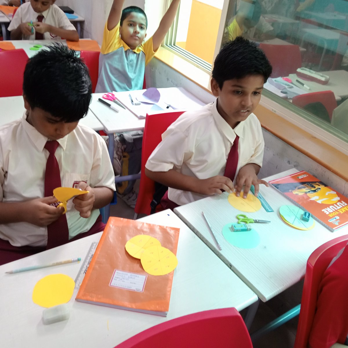 SBESCS_SCHOOL's tweet photo. Fractions made fun and easy!
📷 Learning parts and wholes through activity.
📷 Exploring, creating and learning together.
📷 Making Mathematics joyful and meaningful! https://t.co/enFD9Uq0mC