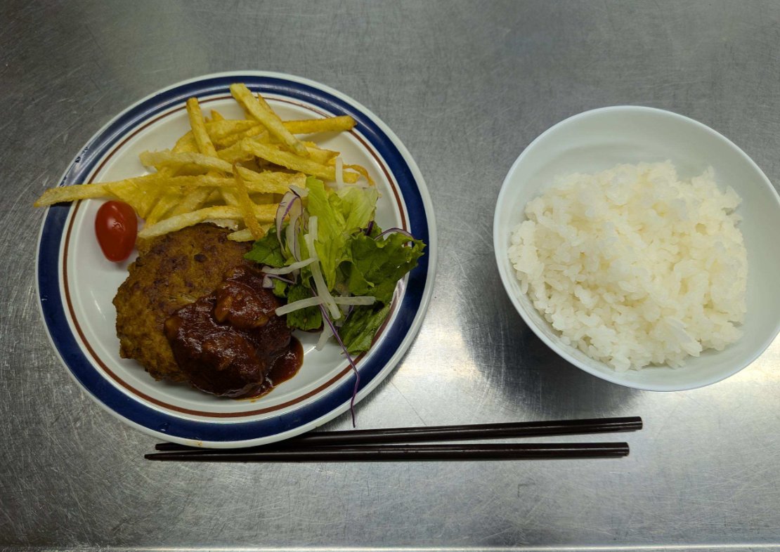asuiku2011's tweet photo. 【ケアハウス】
６月に調理イベントを開催しました！メインメニューは「ハンバーグ」です
☆みんなで美味しいハンバーグを作ることができました！
https://t.co/mYUQopvLqP

＃調理イベント　＃ケアハウス　#アスイク https://t.co/bpfovORg36