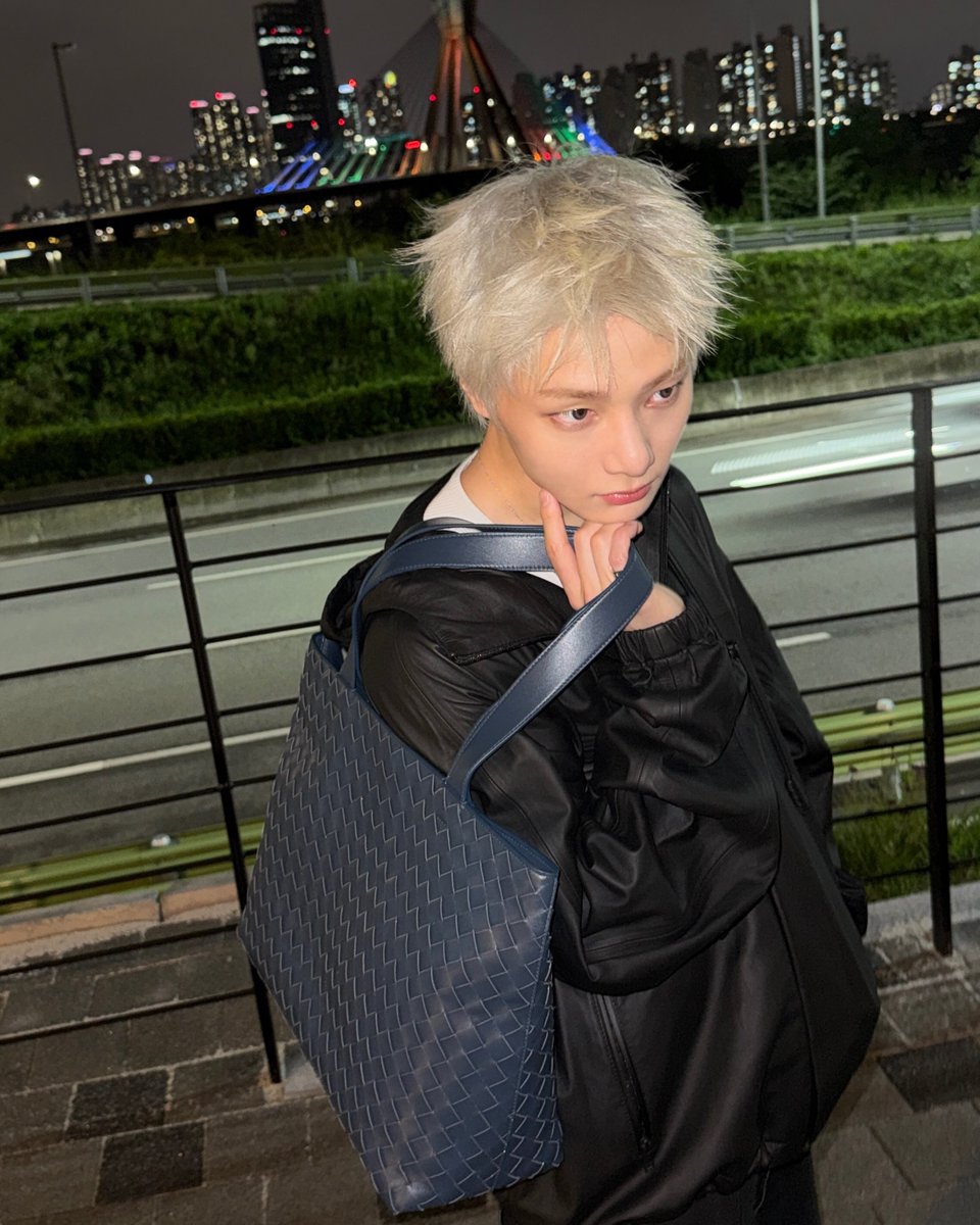 IN2128J's tweet photo. 260730 정인이 인스타

💙
#보테가베네타 #bottegaveneta
#I_NxBottegaVeneta https://t.co/g0877wf9Om