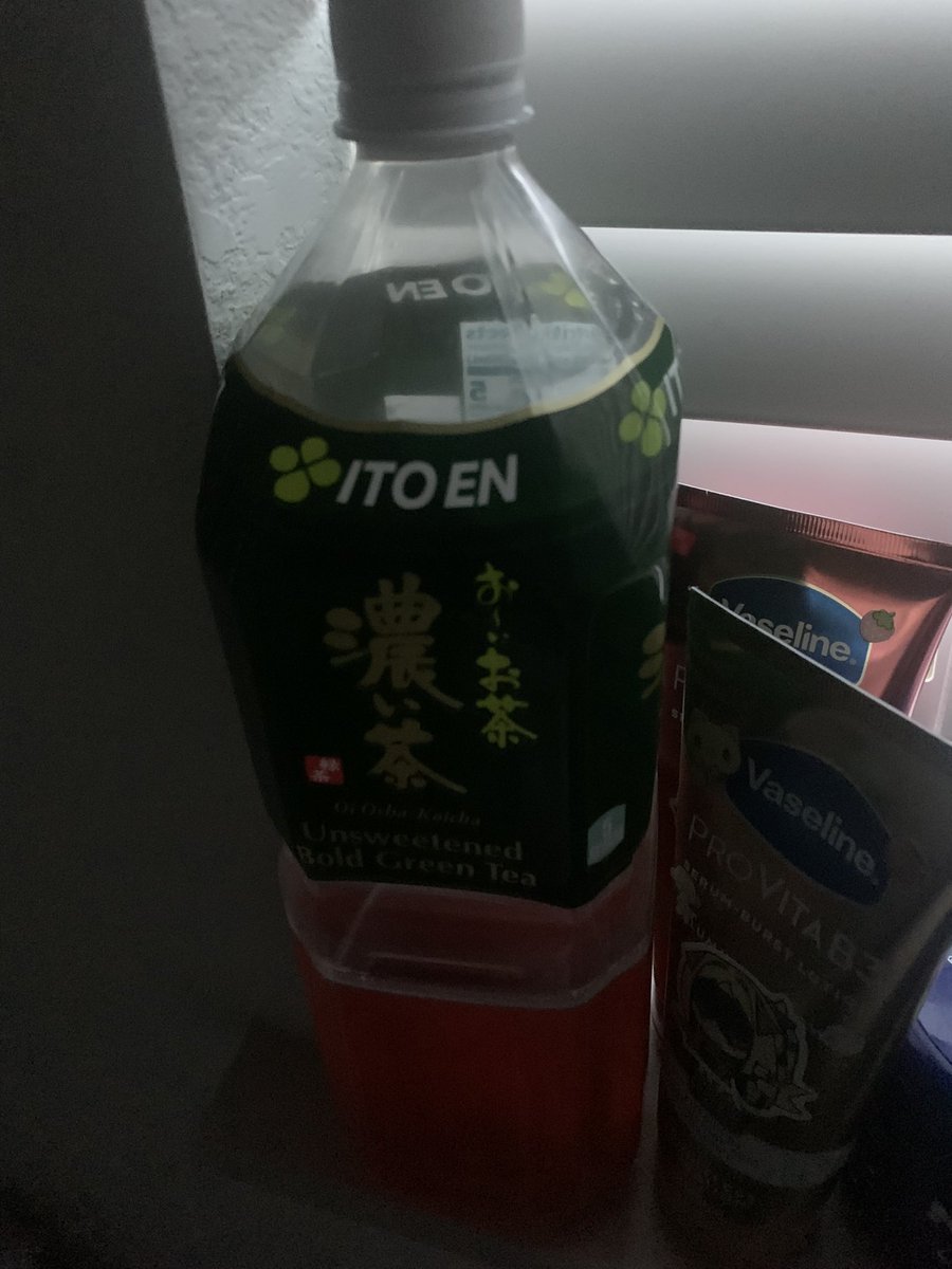 haniidere's tweet photo. this thing has been rotting in my room for 4 months , shud i throw it out or drink it ? https://t.co/o2zLZqGIXi
