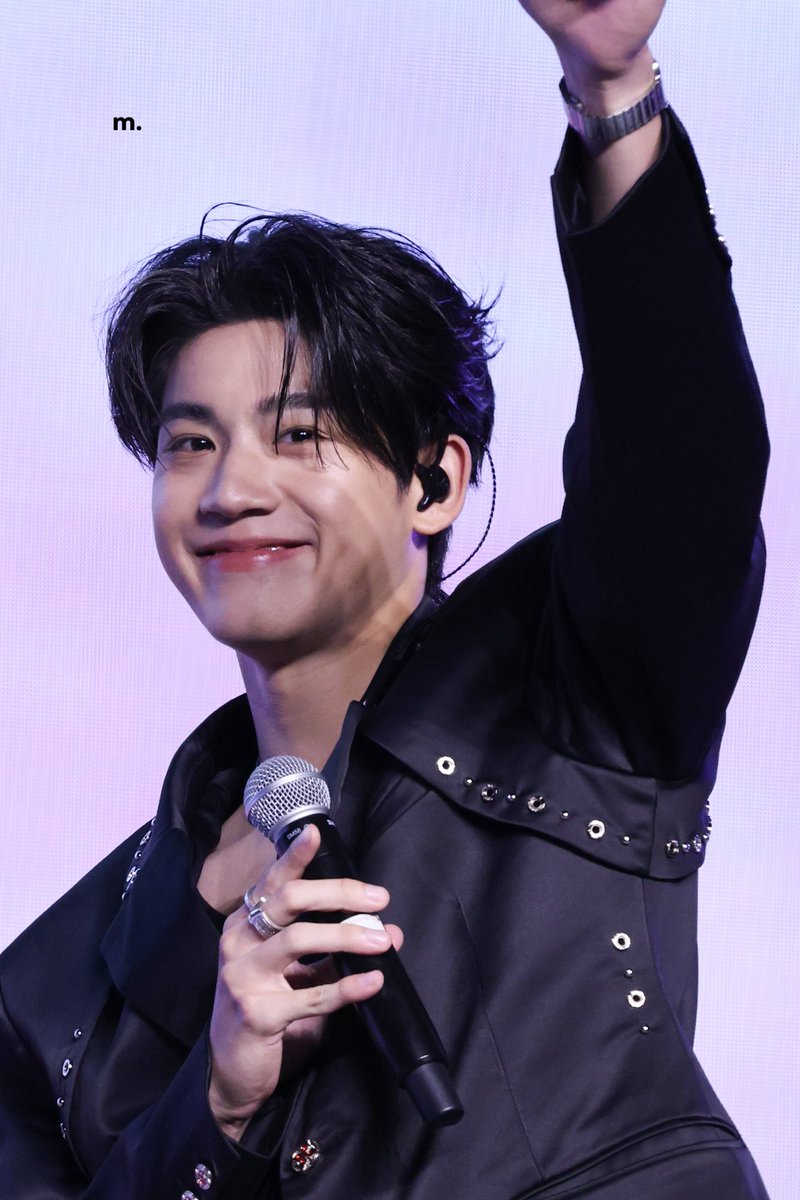 m3010x's tweet photo. (💙) — “แอลม่อนโตขึ้นเยอะเลย” 🐶🫶🏻 
ภูมิใจในตัวแอลม่อนเสมอนะครับ
@almondsleepp 

TONSOM FINAL FAN MEETING

#WhenOrangesFallFinalEP
#Almondbabybigboy https://t.co/WV74xXYCqJ
