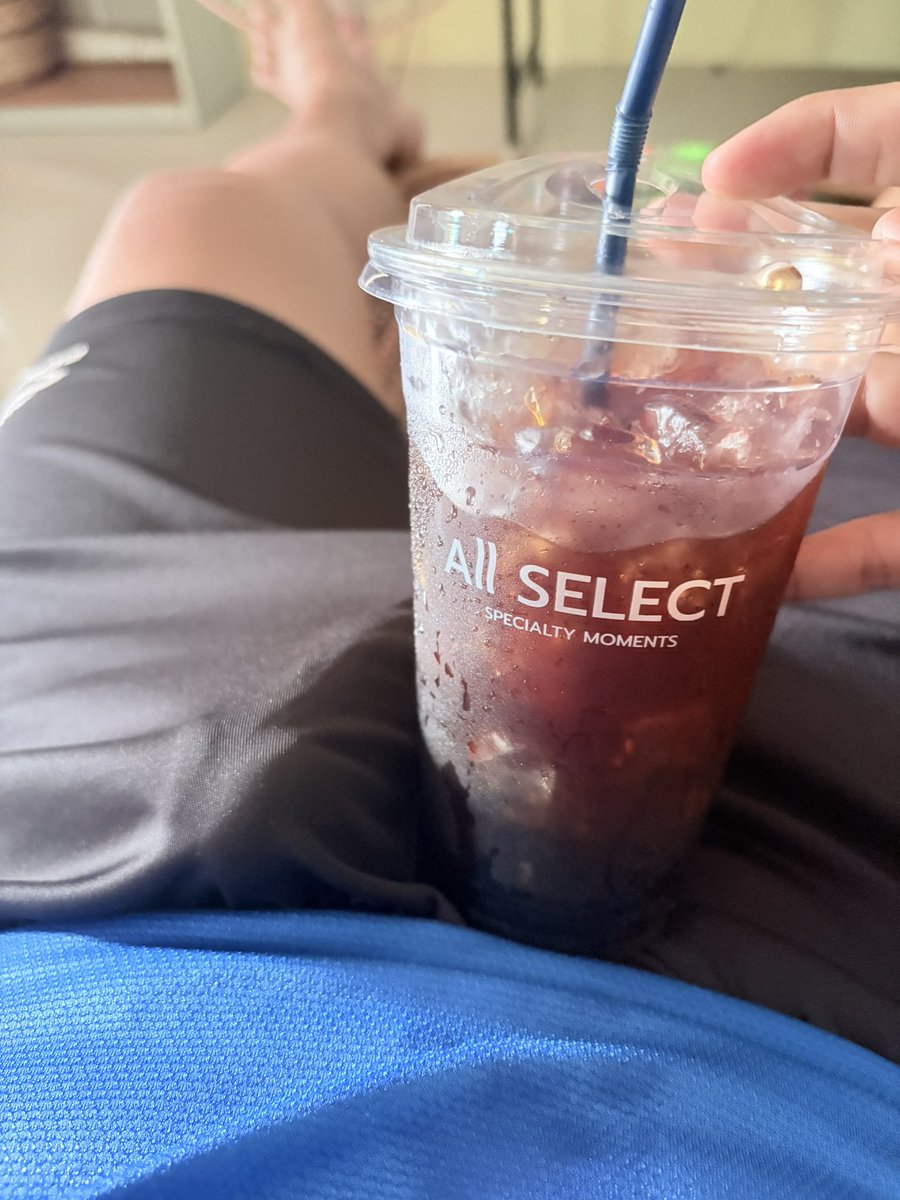 kk2556xx's tweet photo. หยุดอีกวัน  
ตื่นมากินกาแฟแล้วนอนพักผ่อน  
#ทักทาย #มิตรภาพ 🦾 https://t.co/ky55AalV0Z