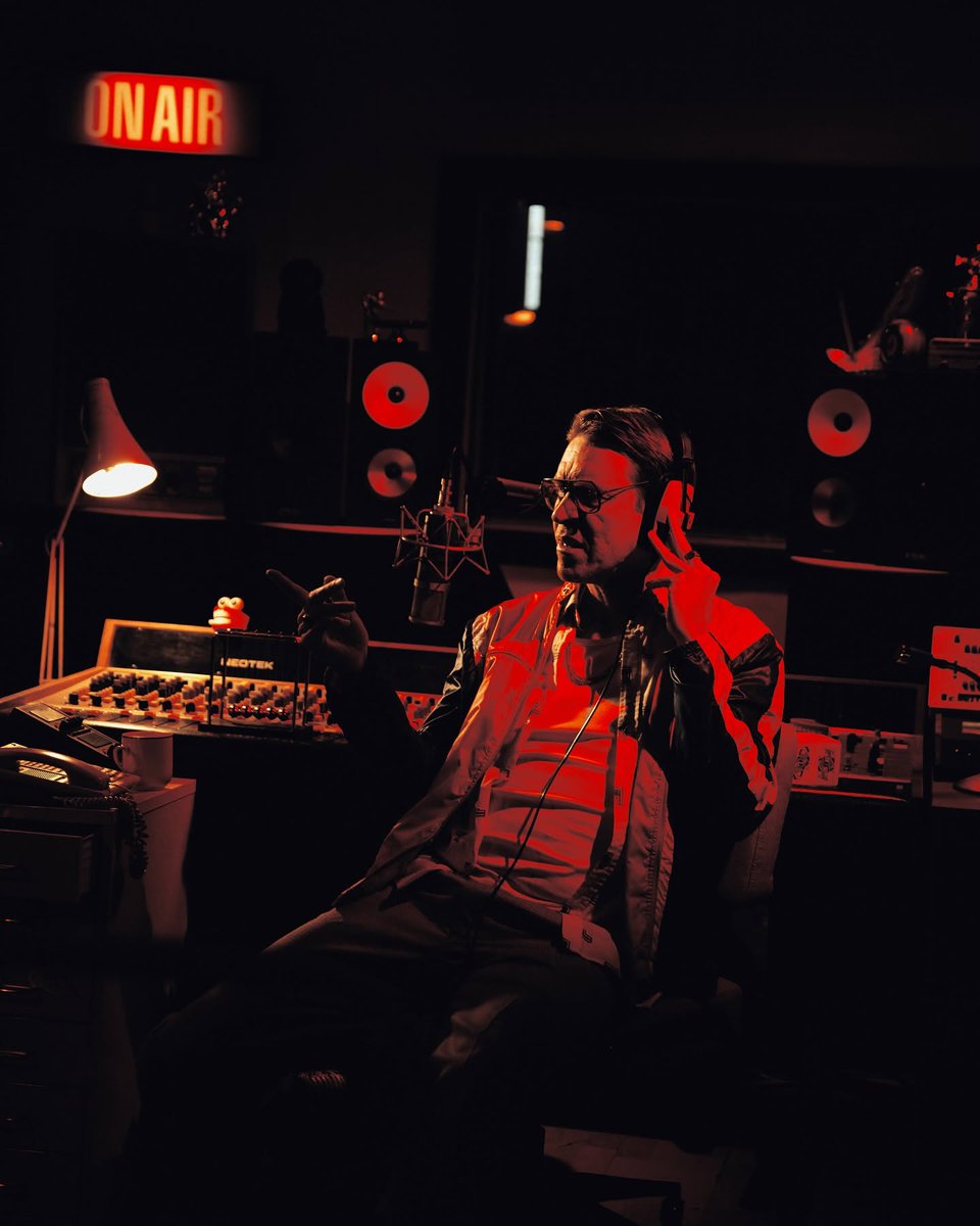 fysamspruell's tweet photo. That time Sam Spruell played a sweaty, sleazy disc jockey in Jelani Blackman's "Let Me Talk To You" music video https://t.co/7d4IAT2S29