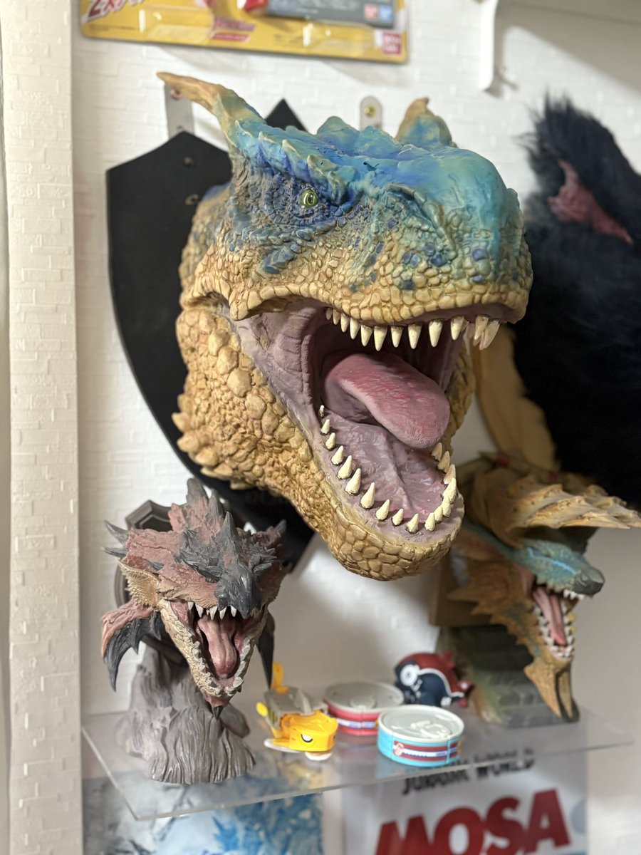 ichizoukei's tweet photo. ちょうど1年前のワンフェスで販売したティガレックスヘッド、この時はFRP製で目はクリアレジンだったか。
このくらいのデッカいやつまた作りたい。 https://t.co/K0sJIas3NL