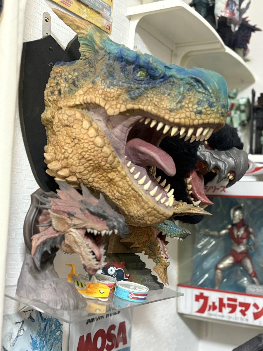 ichizoukei's tweet photo. ちょうど1年前のワンフェスで販売したティガレックスヘッド、この時はFRP製で目はクリアレジンだったか。
このくらいのデッカいやつまた作りたい。 https://t.co/K0sJIas3NL