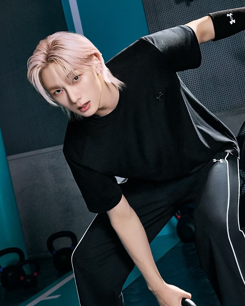 parkpumpkin_'s tweet photo. Suka sama outfit Sungho. Selain naksir orangnya, aku jg naksir celana training nya
#BOYNEXTDOOR #COMMITTOJOY #UNDERARMOUR https://t.co/M8uta9vQLz