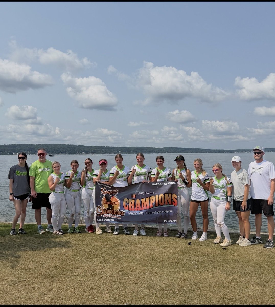 AddyK2029's tweet photo. What a way to finish the season and a career at Krash! Love you girls and coaches! Love you Coach Larner! Thank you for everything! 🖤💚🩷 https://t.co/Nmj6Lx8XNh