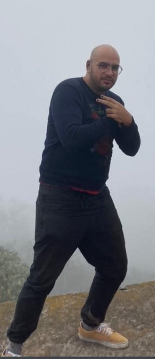 pedroferriz3's tweet photo. Cómo es posible que la @AnahuacCancun tenga como empleado, a este , hijo de puta que le roba  a las niñas? 

Estafando a la gente promete hacer trabajos a las chamacas que tienen ganas de emprender una carrera musical

Su nombre: Miguel Samper. 

Exijo la institución, que respete sus propios protocolos de contratación de maestros y despide a este abusador
