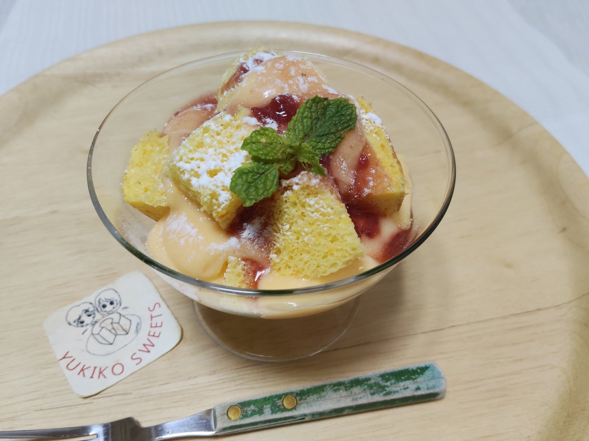 uracydayo's tweet photo. 【1年が365日なら、365回シフォンケーキを食べる夫婦！】
2605日目。2026年7月30日
「パフェて嬉しい…」
今日は
マンゴーシフォンパフェ。
モンブラン風チョコケーキとセットで。
白と黒のコントラストで更に魅力的。
奥様(@yukinko9248 )
いただきます！
#ユキコスイーツ #シフォンケーキ #西八王子 https://t.co/GpCpeFhmIx