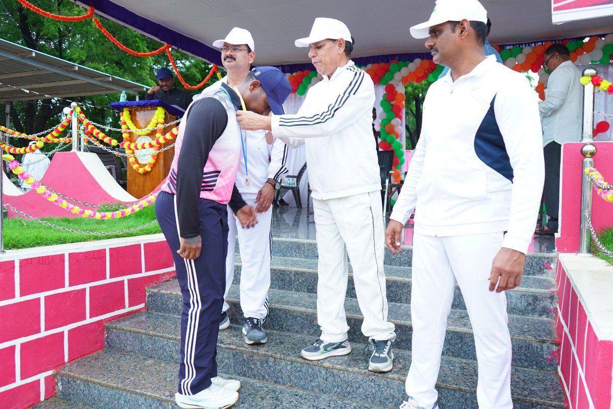 8thBnTSSP's tweet photo. The closing ceremony of the Annual Sports and Games was held at 8th Battalion TGSP, Kondapur, in the presence of Sri M. Ramakrishna. During the event, prizes were distributed to the winners of various sports and games, and all police personnel were encouraged on the occasion. https://t.co/vLBEsZLKQL